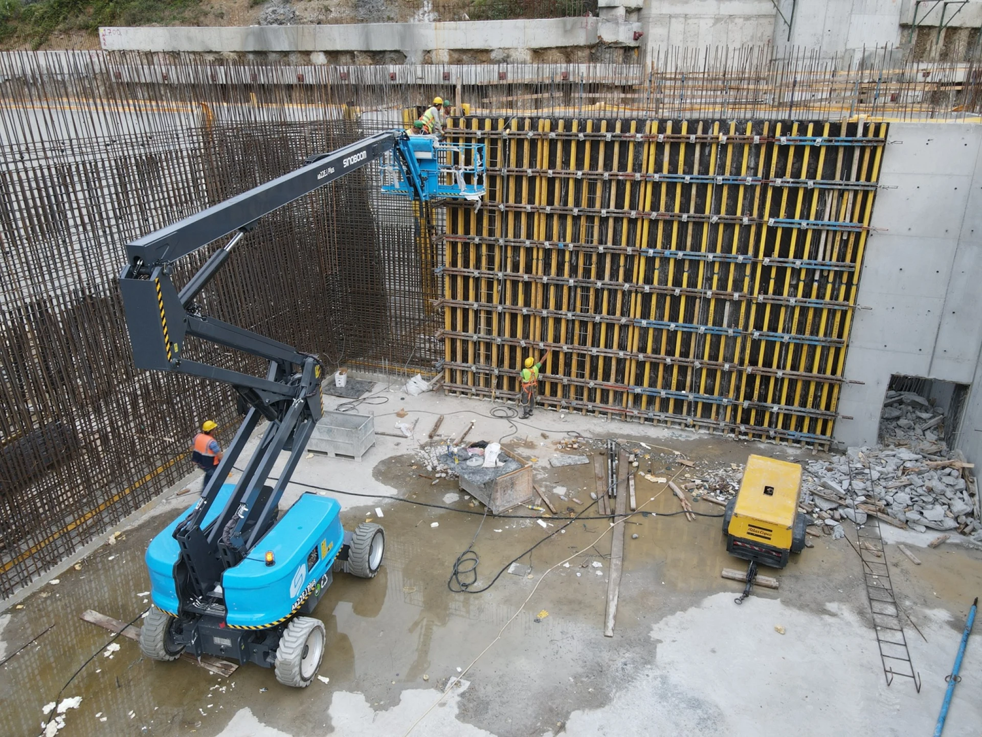 ELECTRIC ARTICULATING BOOM LIFTS 4x4