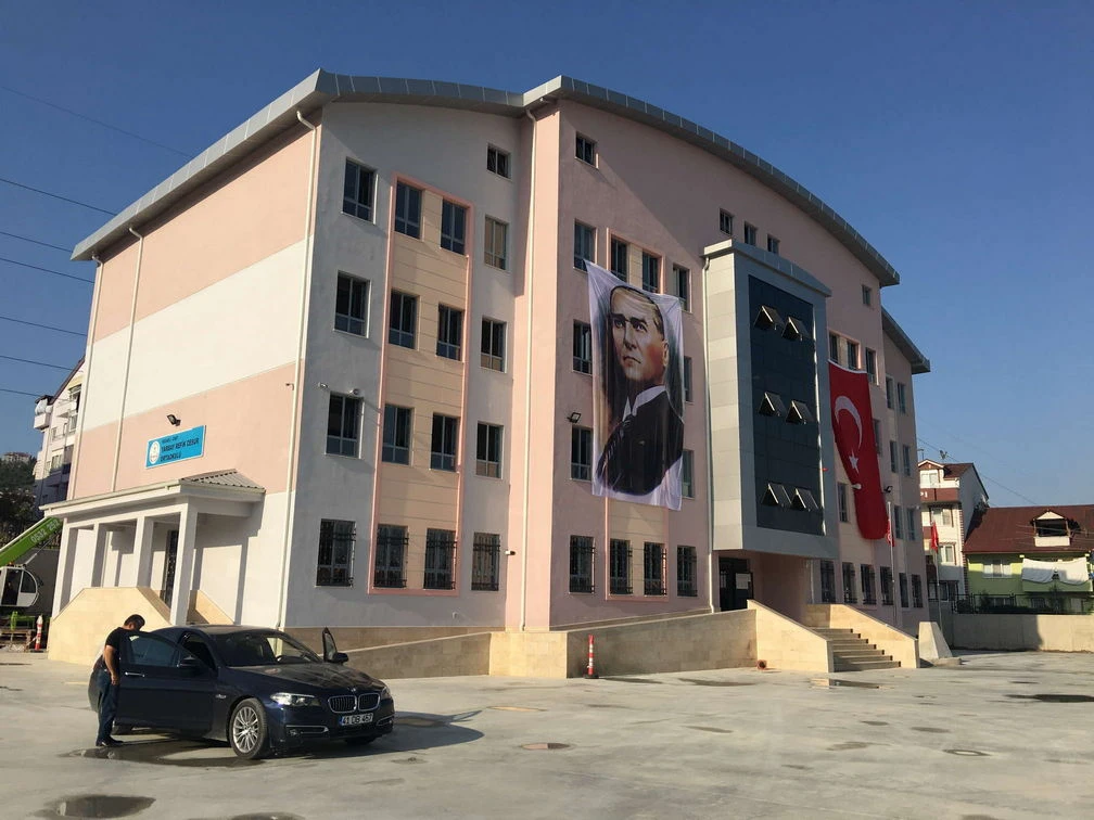 YEŞİLOVA ORTAOKUL BİNASI ve ÇEVRE TANZİMİ - Galeri